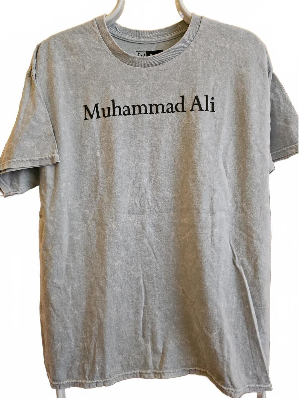 NWOT official Mohammed Ali T-shirt - Size Medium - felty lettering New w/o tags